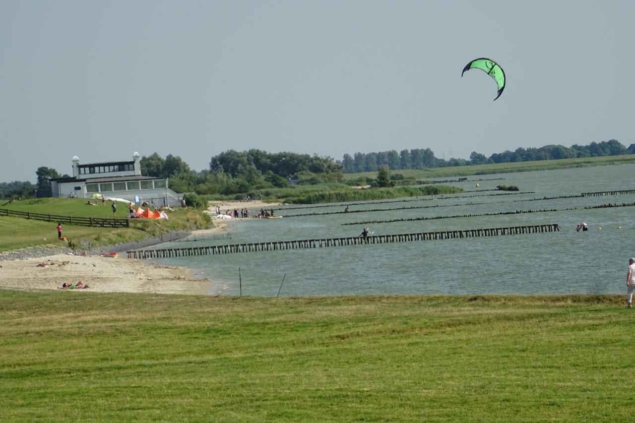 Vakantiehuisgalamadammen Met Ligplaats Boot Koudum Extérieur photo